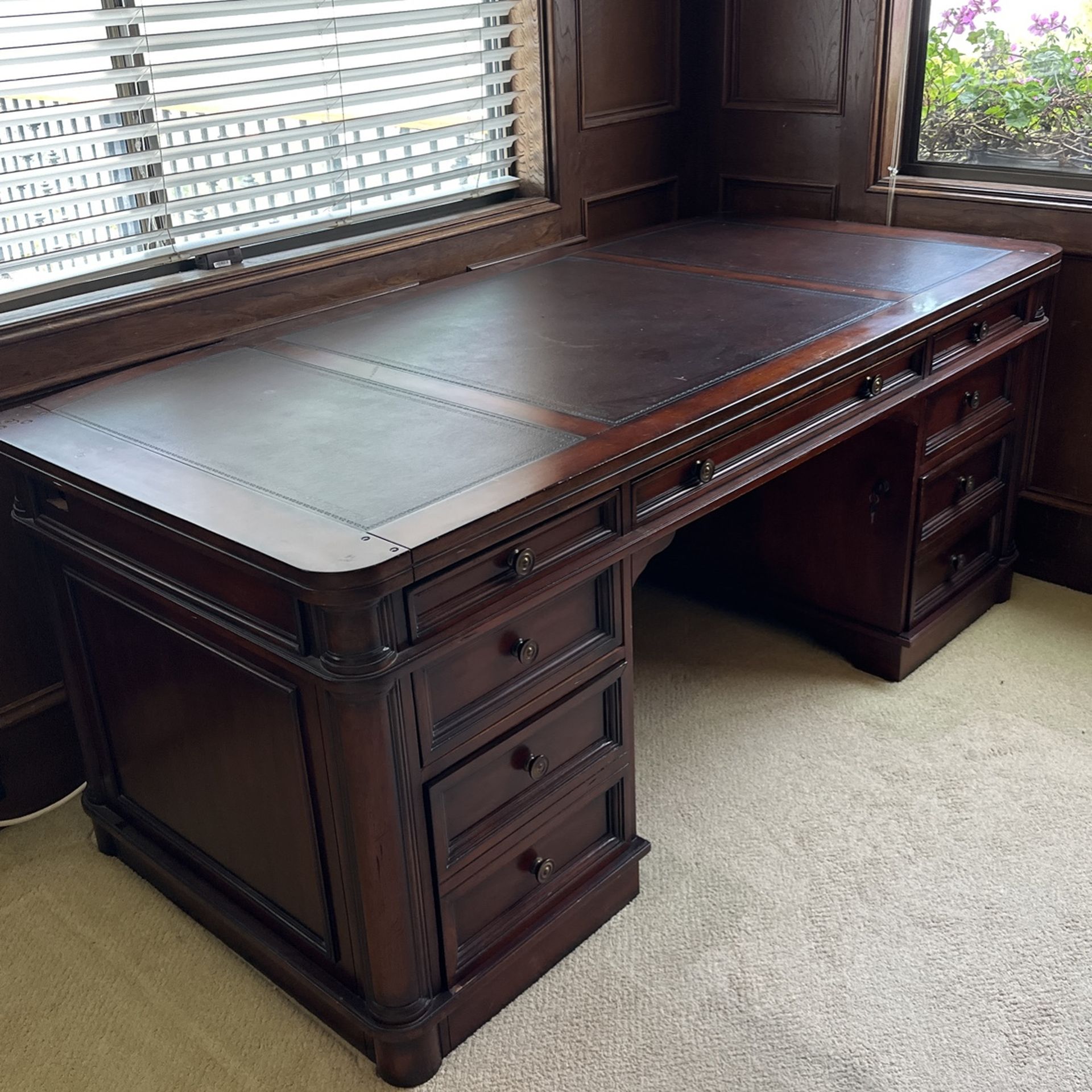 Large Luxury Office Desks Encino for Sale in Los Angeles, CA OfferUp