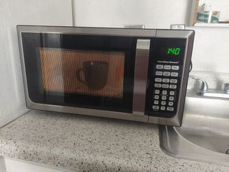 Black Hamilton Beach microwave like new