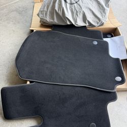 Mercedes GLE Brand New Floor Mats And Car Cover
