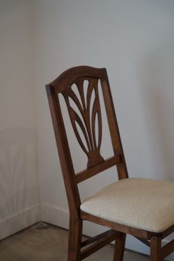 VINTAGE CHAIR