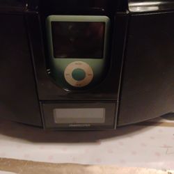 iPod Nano 8gb With. Docking Station