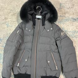 Moose Knuckles Women’s Gray/Black Coat Pristine Condition 