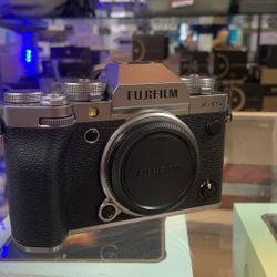 FujiFilm X-T5 Silver 