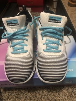 SKETCHERS WITH AIR COOLED MEMORY FOAM