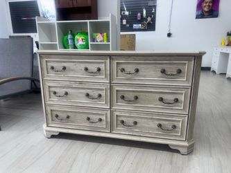 Farmhouse 6 Drawer Dresser