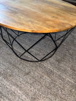 New Coffee Table great shape and clean