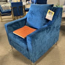 Accent chair 🔥❤️ $599