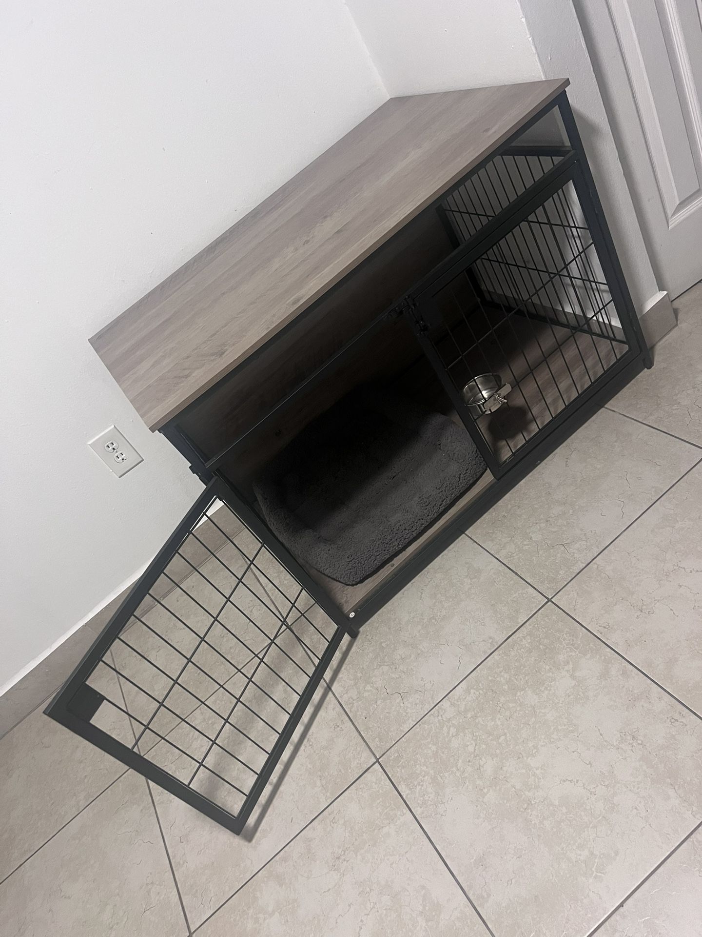 LARGE Dog crate 38.6 L x 25.6 W x 26.8 H