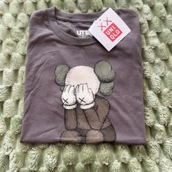 Authentic Kaws x Uniqlo Tee Size S