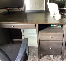 Computer desk