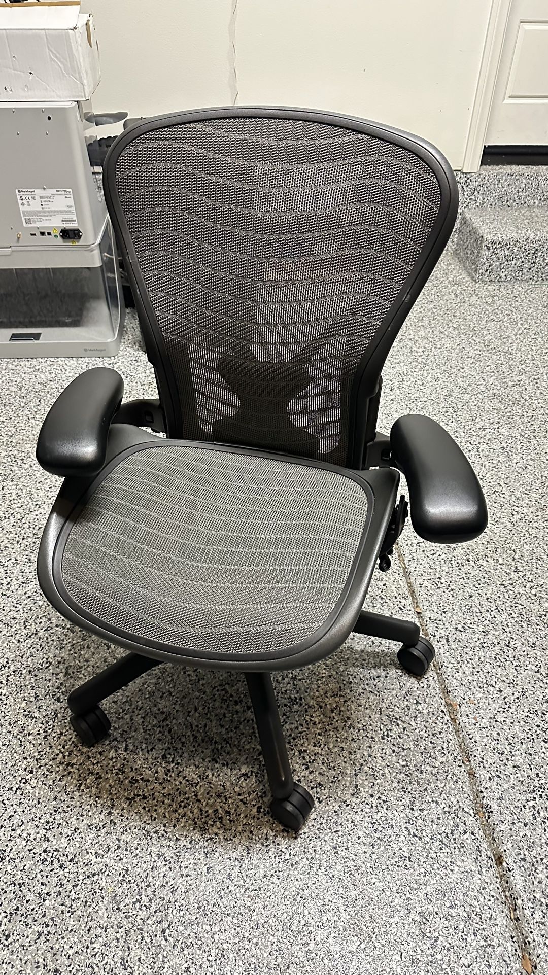 Herman Miller Aeron Size B Fully Load (Posture Fit) Rare Tuxedo Mesh