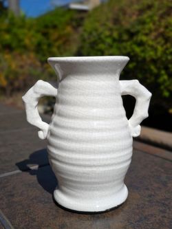 7-Inch White European Ceramic Crackle Handled Vase