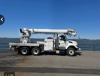 2009 international digger derrick