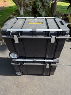Dewalt Tough Chest Polypropylene Rolling Tool Box
