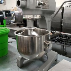 Used Hobart 20 Quart Mixer With 2 Tools **NO BOWL GUARD **