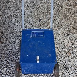 Chalk spreader