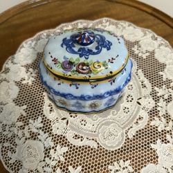 Vintage Hand Painted Majolica Ceramic Lidded Box • Floral • Italy / Portugal