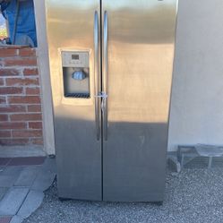 GE profile Refrigerator 