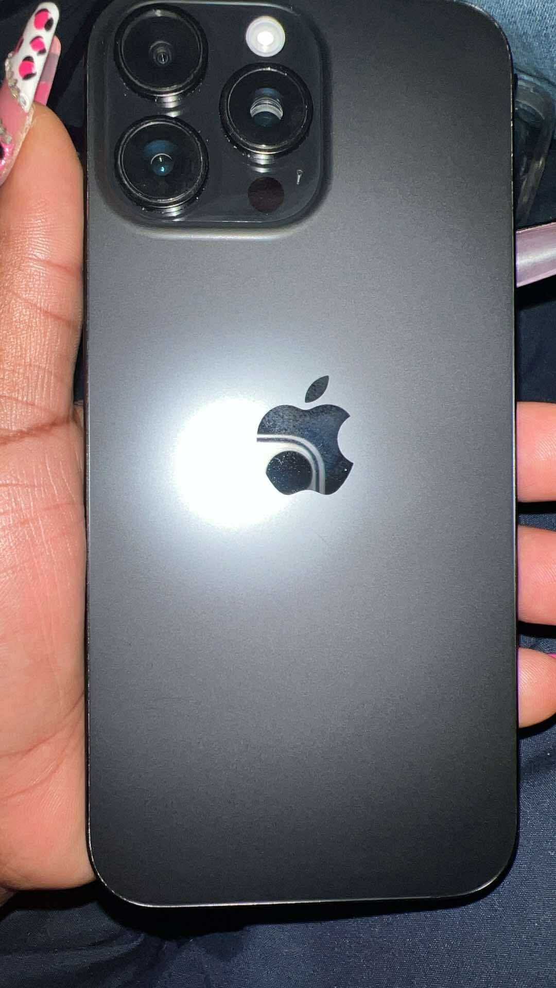 iPhone 16 Pro Max 256 UNLOCKED