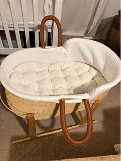 Barely Used Design Dua Bassinet with Stand!