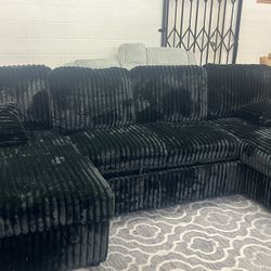 New Sleeper Sectional Couch with USB & Double Chaise Storage! Free Delivery 🚚! 