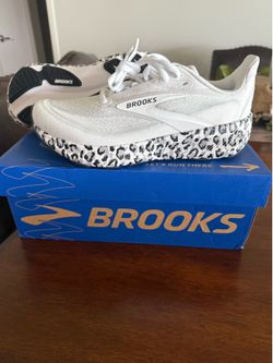 Brooks Size 6.5
