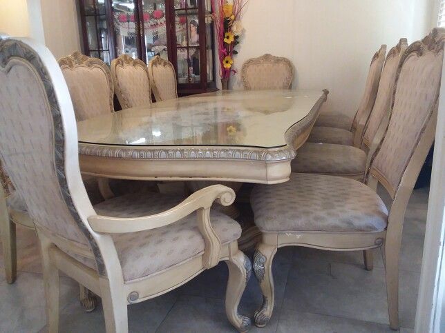 Dinner table colonial style with glass proyector...(comedor estilo colonial)...sofas for sale too..
