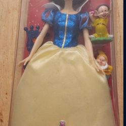 Dinsey Store Snow White Doll
