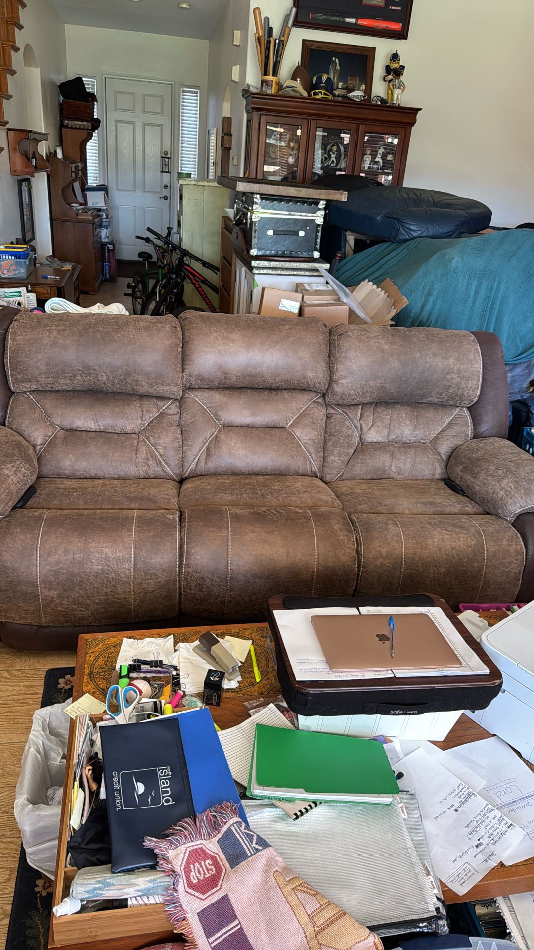 3-Seat Couch w/end Recliners