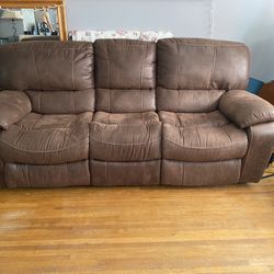 Leather Couch  -  Recliner a The Ends 
