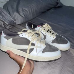 Travis Scott jordan 1 lows