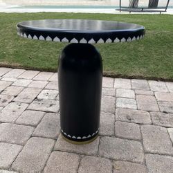 ELEGANT SIDE TABLE Livia Inlay Side Table/ BLACK / IN GREAT CONDITION/ DELIVERY NEGOTIABLE 🚚