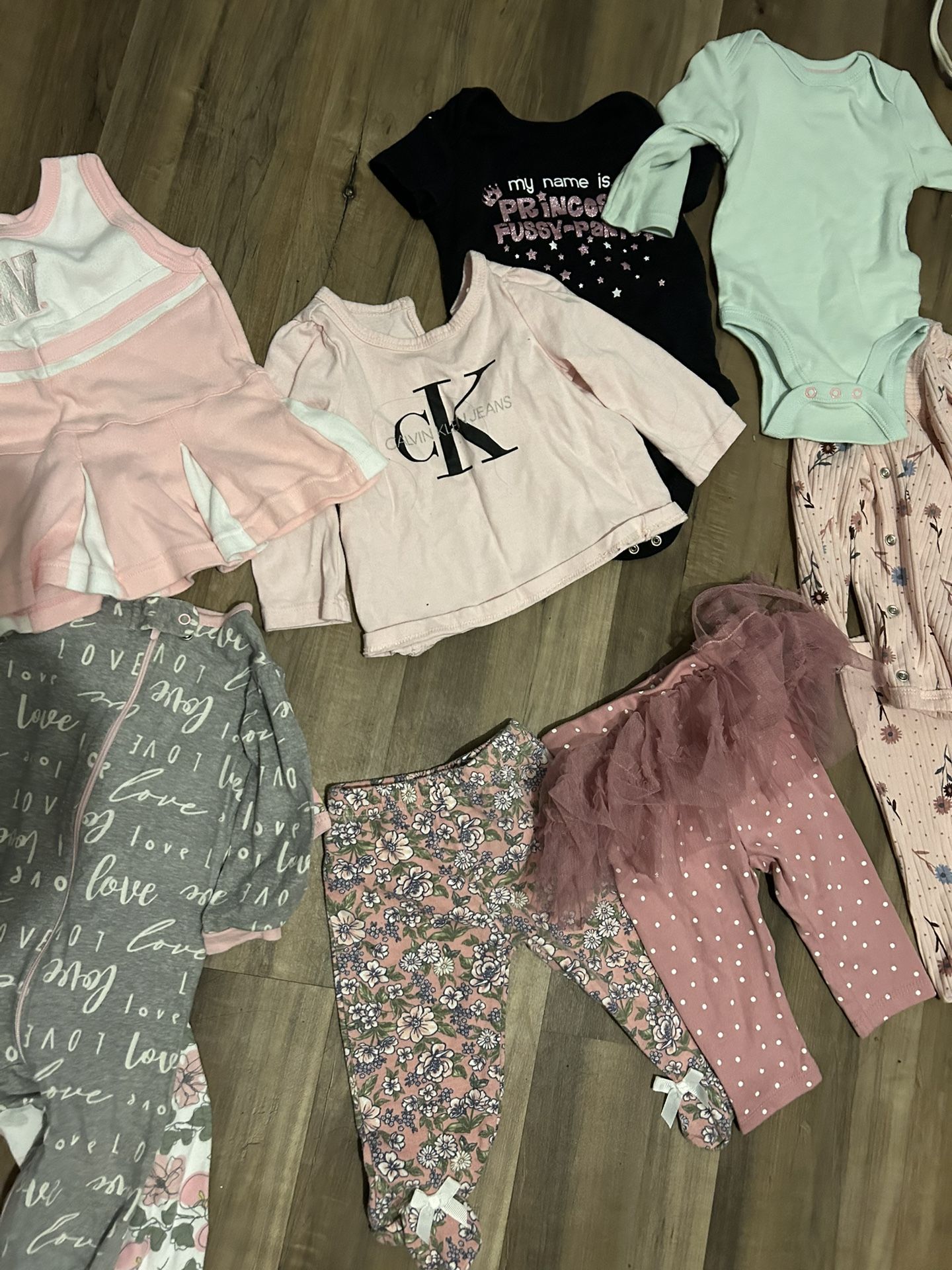 Baby Girl Cloths 0-6 Months And Baby Carrier