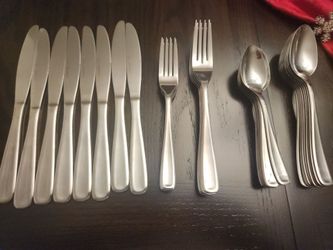 40-Piece Classic Stainless Steel Silverware Flatware Set (Service for 8)