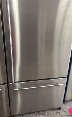 Stylish Stainless Bottom Freezer Refrigerator