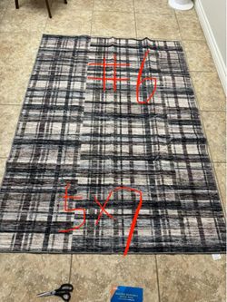 5x7” washable rug (new)