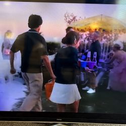 60” Samsung Smart TV