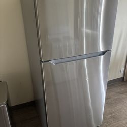 Insignia Refrigerator