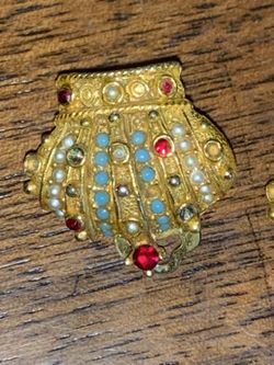 Vintage earrings clip