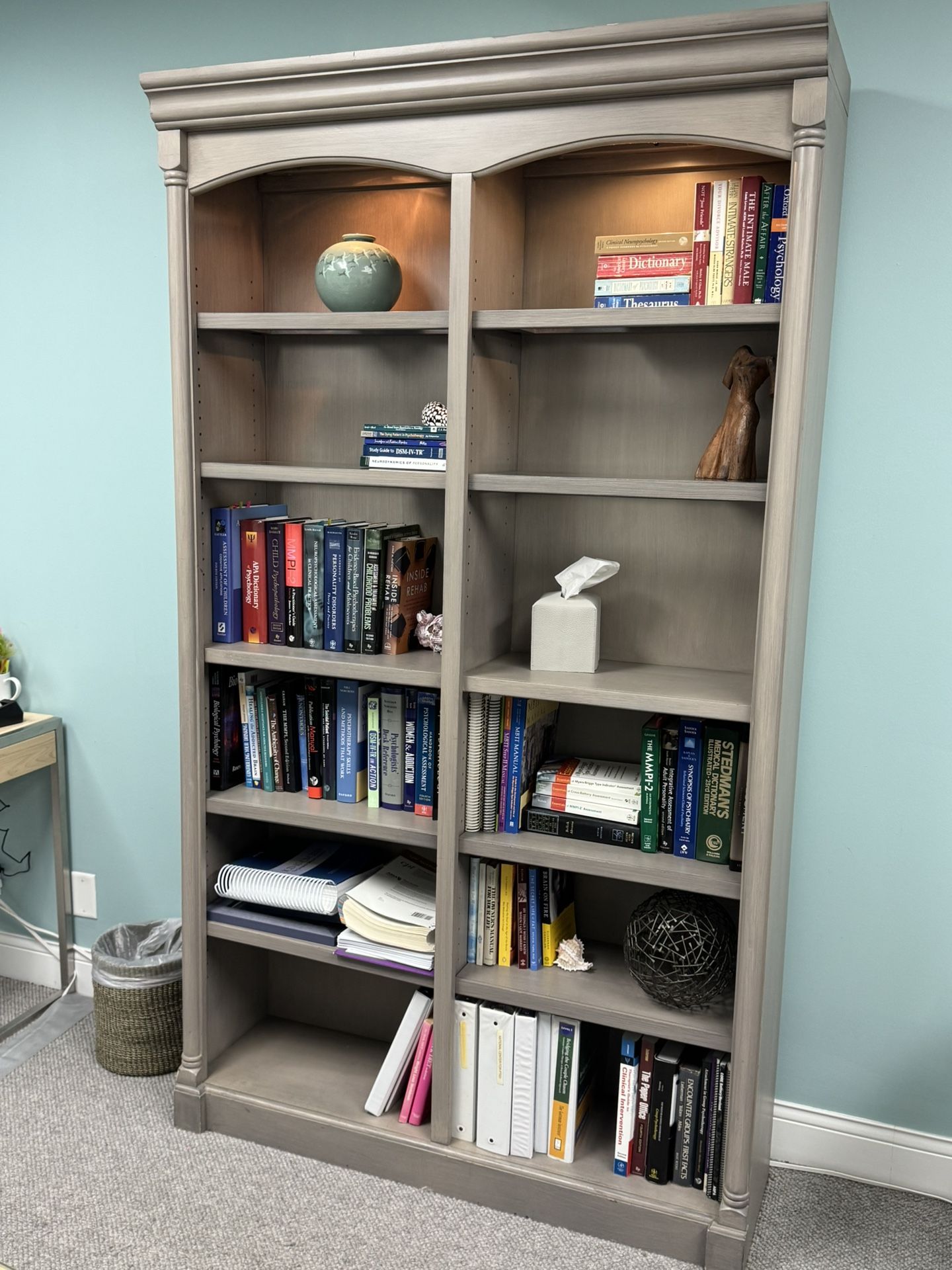 High-End Display Bookshelf 