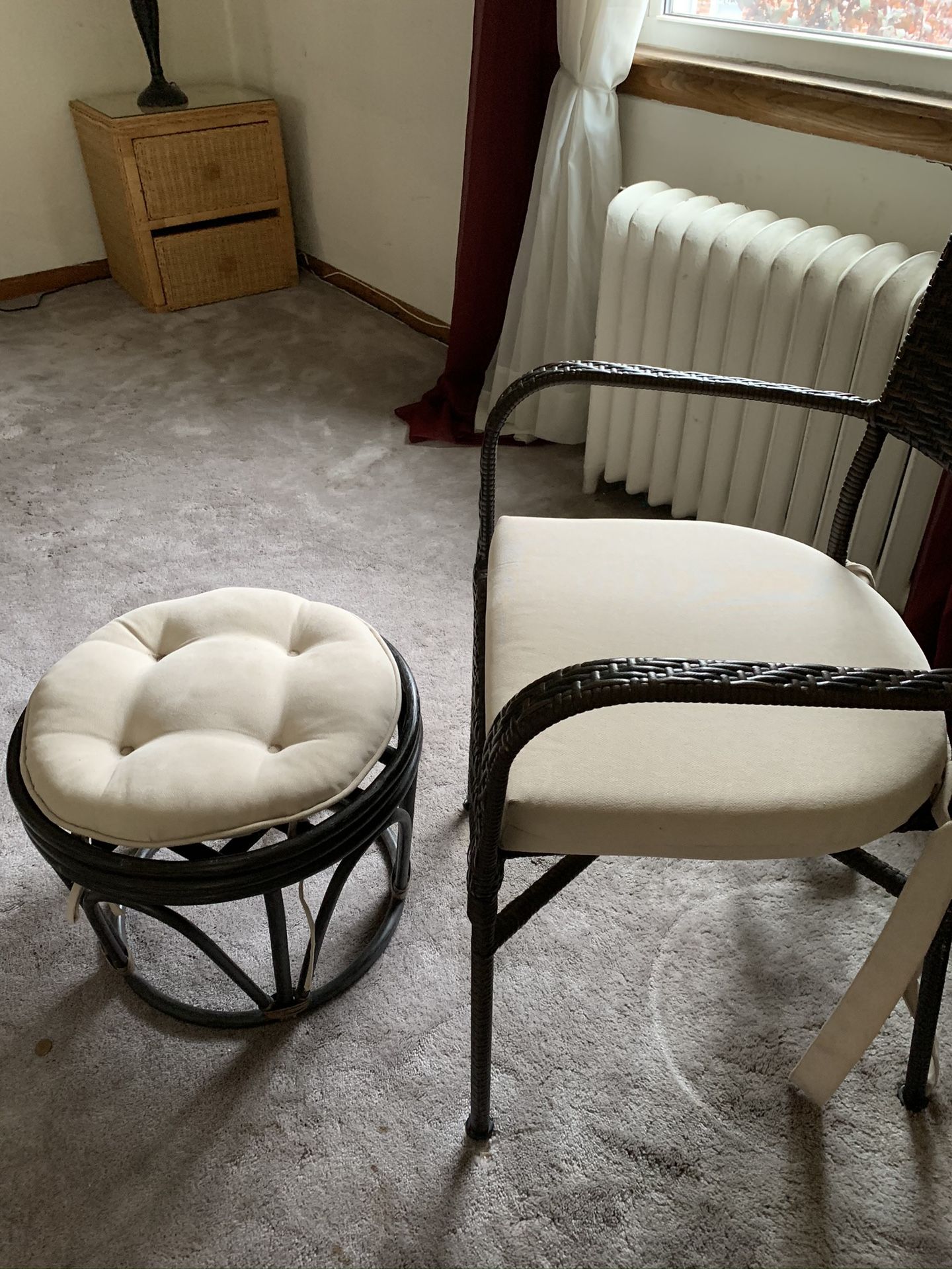 Wicker indoor/outdoor chair & ottoman
