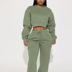 Fashion Nova Jogger Set (XS) 