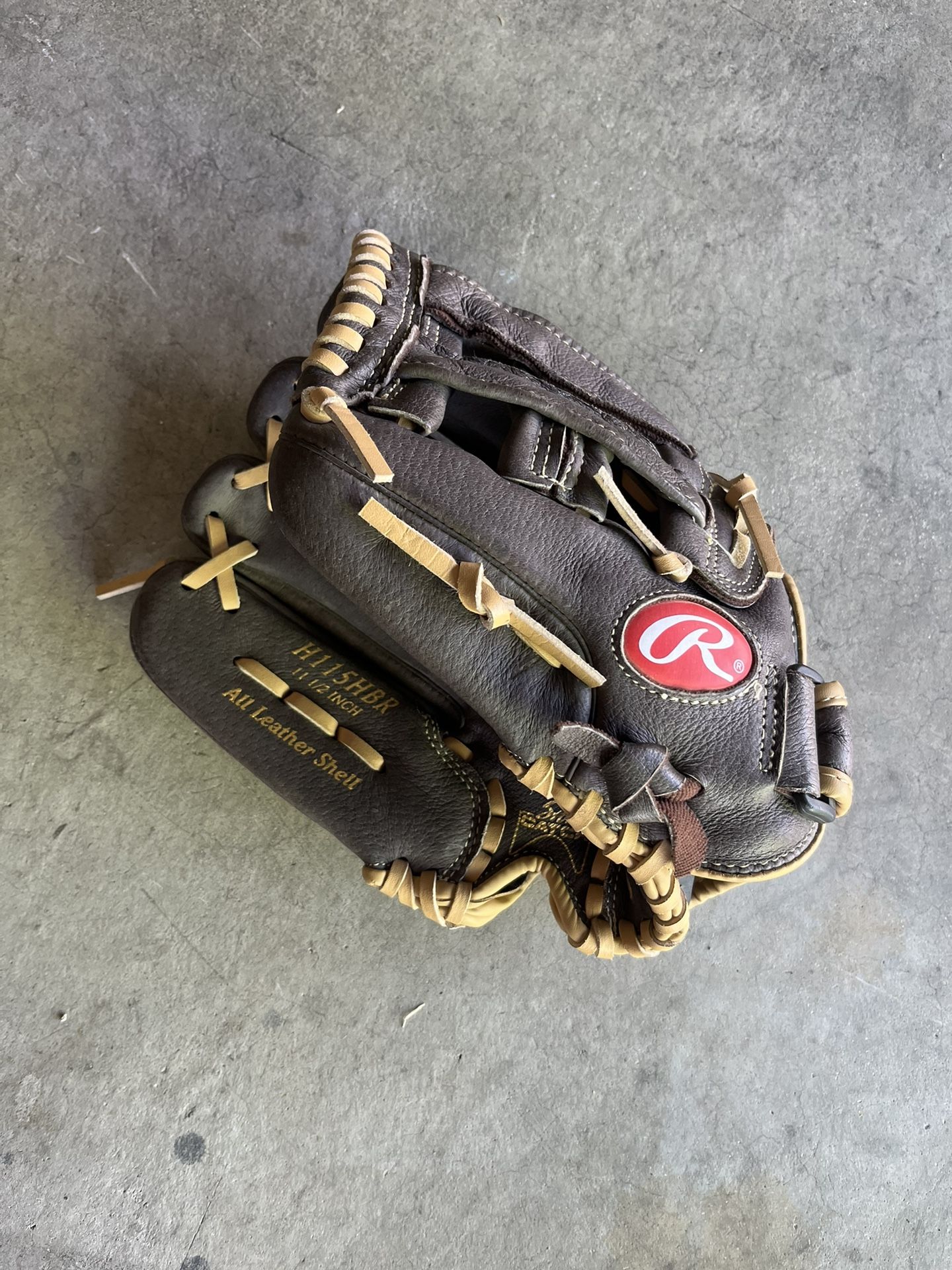 Rawlings Youth right hand glove (Lefty Throw)