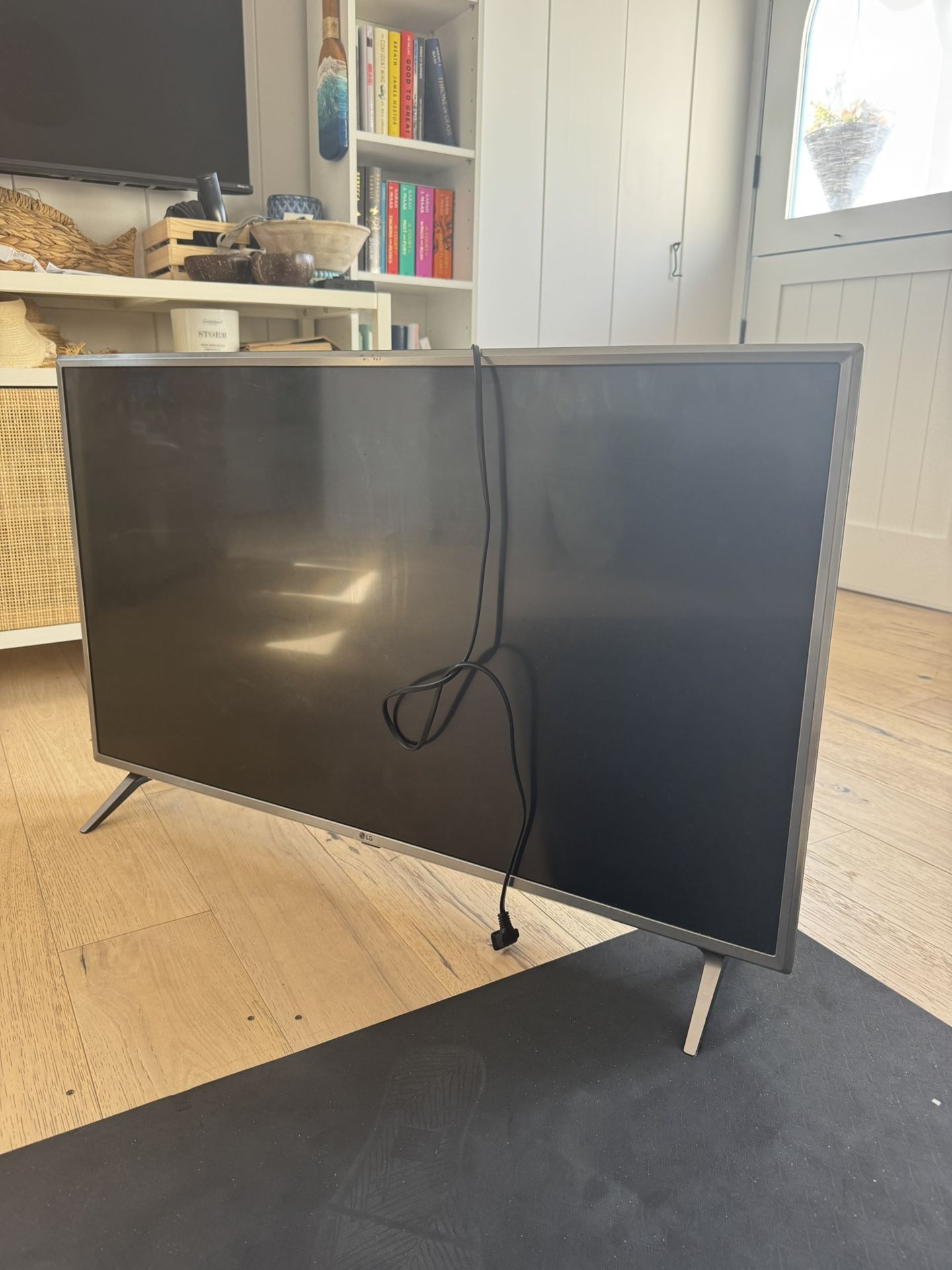 42” LG TV