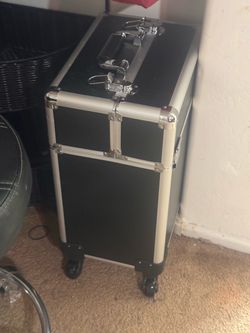 Rolling makeup case