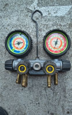 This tool is a Hilmor 2-Valve Aluminum Manifold Gauge set