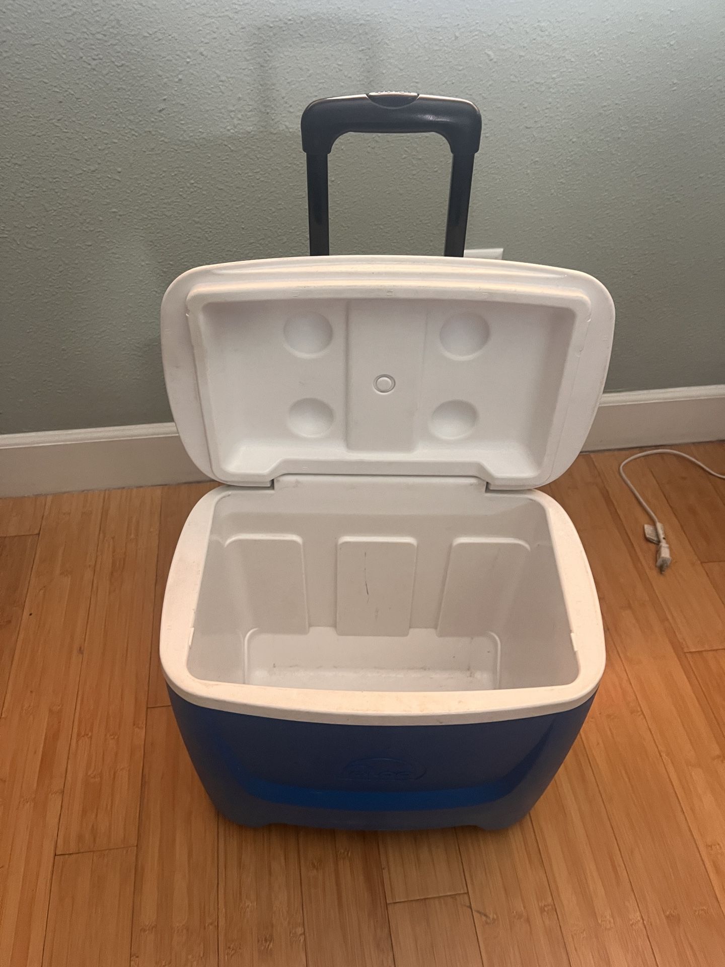 Cooler With Wheels