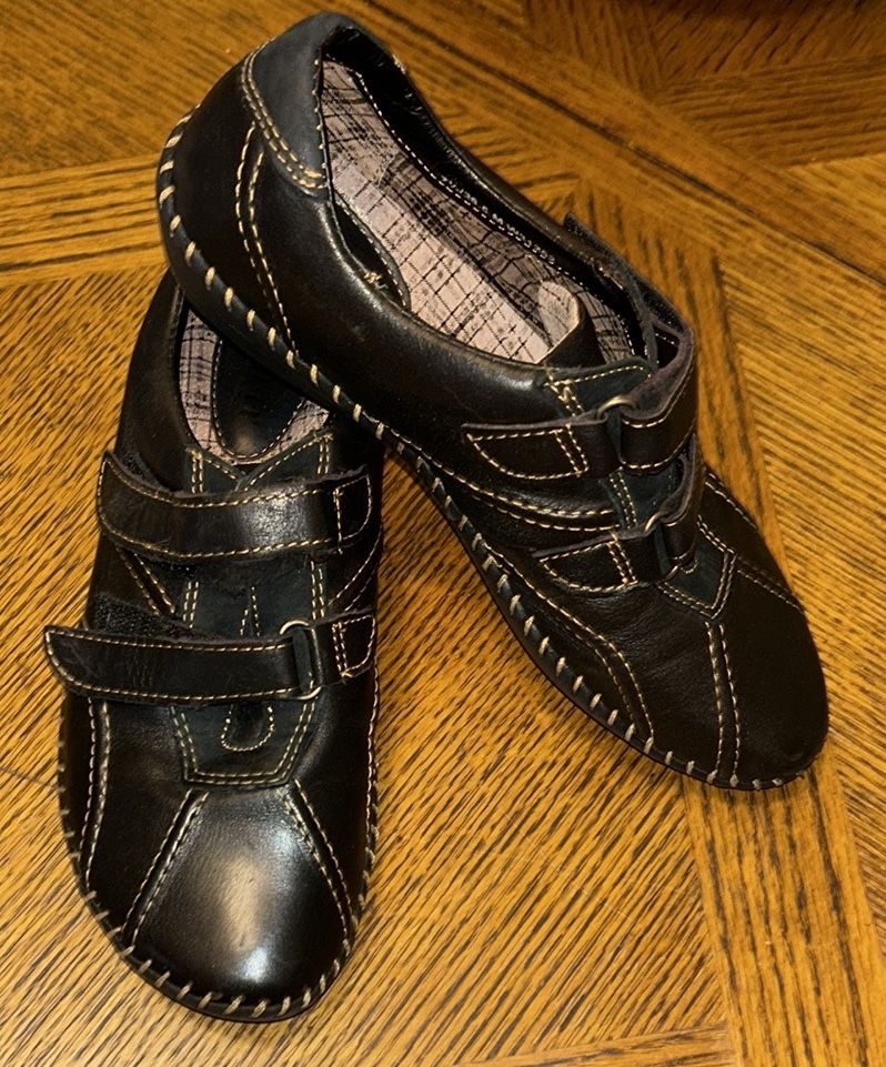 Born: Black Leather Shoes with Hook & Loop Closures & Taupe Stitching, Size: 7.5