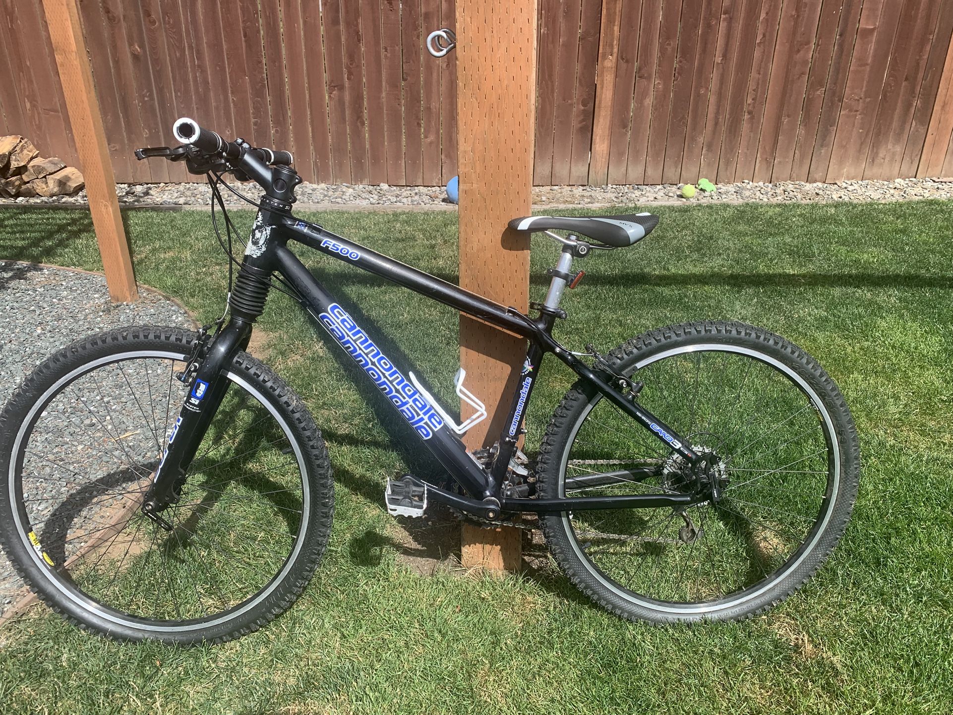 Cannondale F500 Mountain Bike