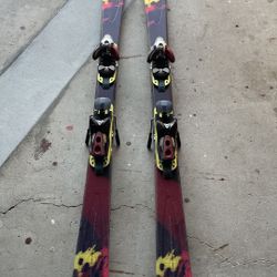 ** Skis *** Salomon “Siam N°10” 166 cm Skis w/ Salomon S810 Bindings